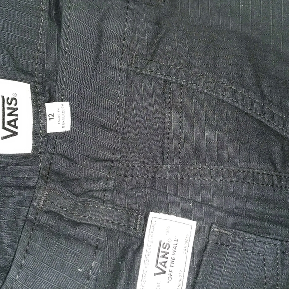 VANS BLACK CARGO SHORTS - Picture 3 of 4